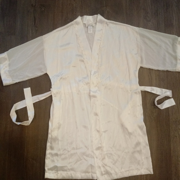 Robe - Picture 5 of 6